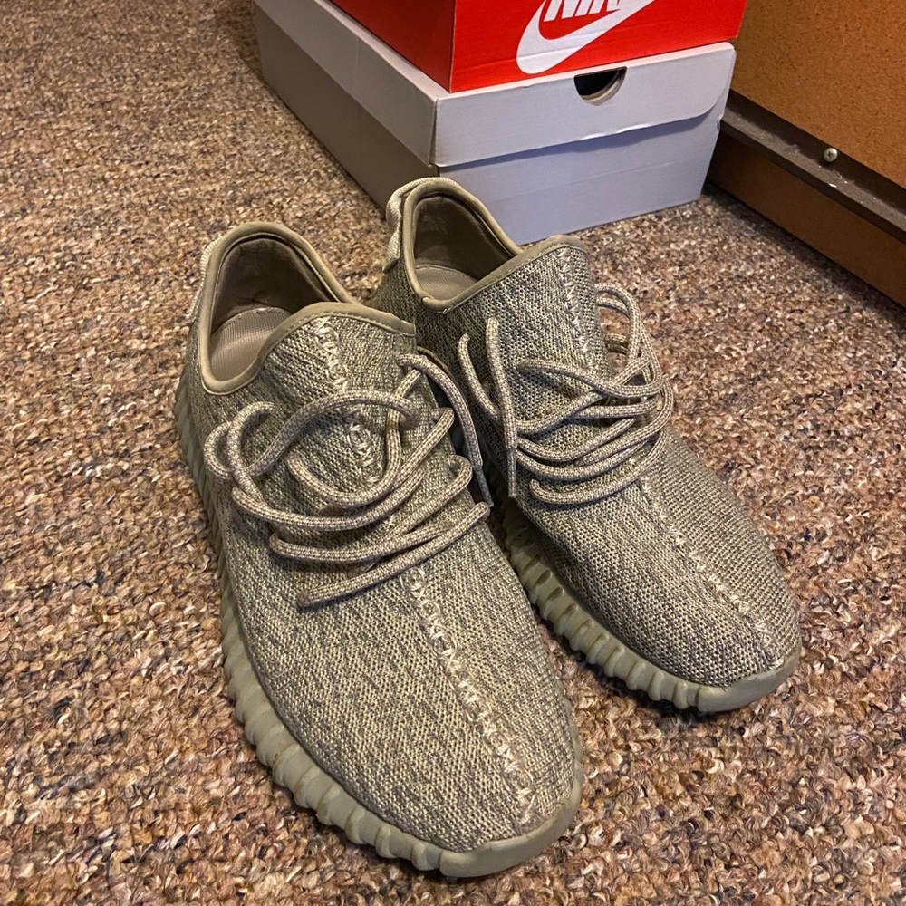 YEEZY 350 MOONROCKS